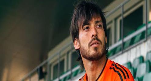 ديفيد سيلفا يغادر معسكر المنتخب الإسباني لأسباب شخصية 